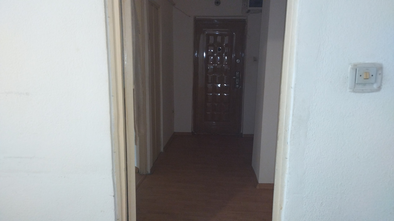 Apartament cu 1 cameră situat vis-a-vis de magazinul TOP