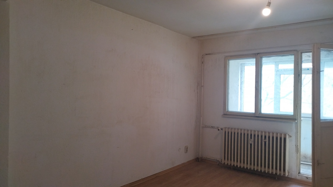 Apartament cu 1 cameră situat vis-a-vis de magazinul TOP