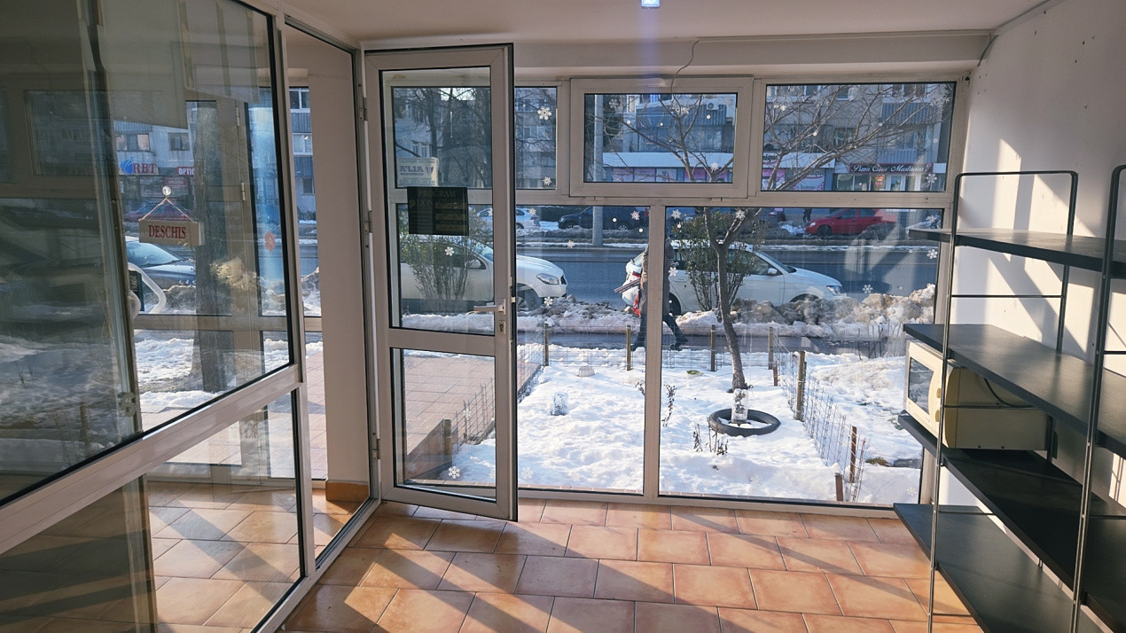 Spațiu comercial de închiriat – 44 mp