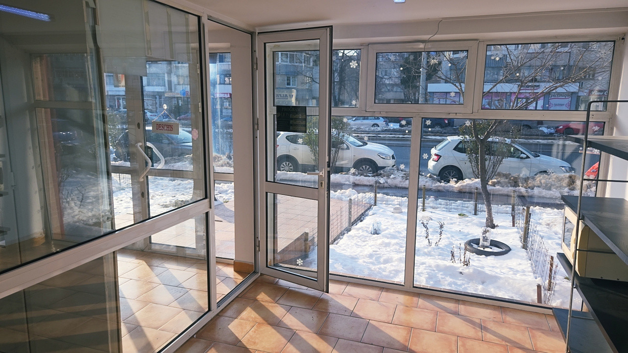 Spațiu comercial de închiriat – 44 mp