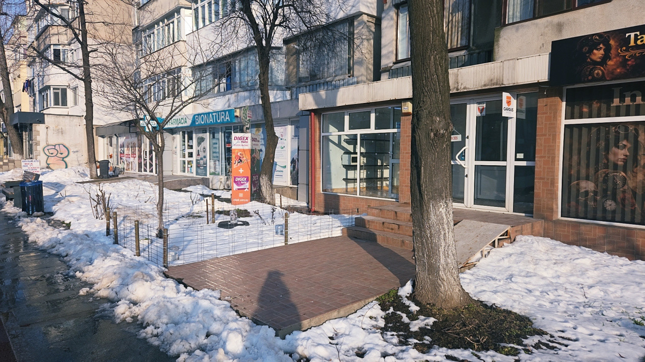 Spațiu comercial de închiriat – 44 mp
