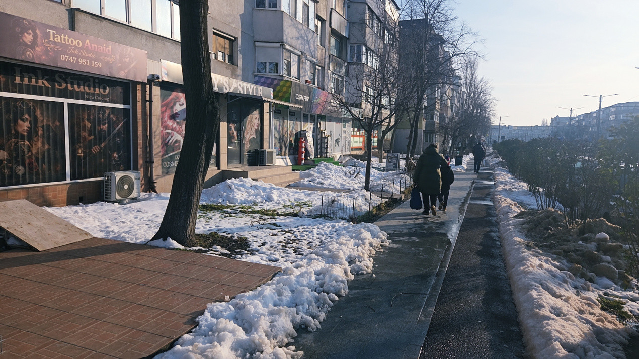 Spațiu comercial de închiriat – 44 mp