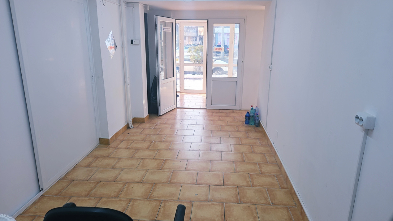 Spațiu comercial de închiriat – 44 mp