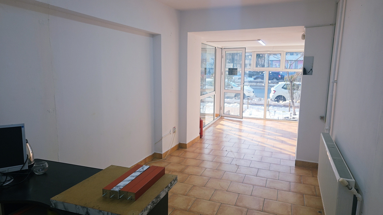 Spațiu comercial de închiriat – 44 mp