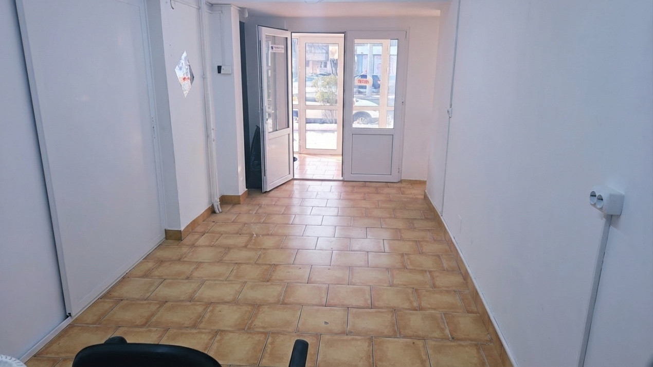 Spațiu comercial de închiriat – 44 mp