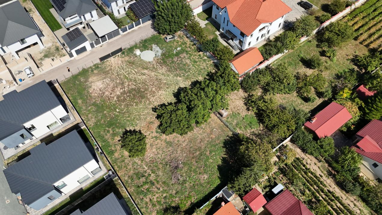 TEREN 2211 MP ÎN ARCAȘILOR 